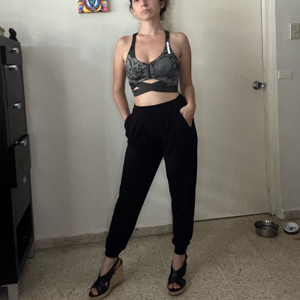 Black high waisted trousers with pockets
